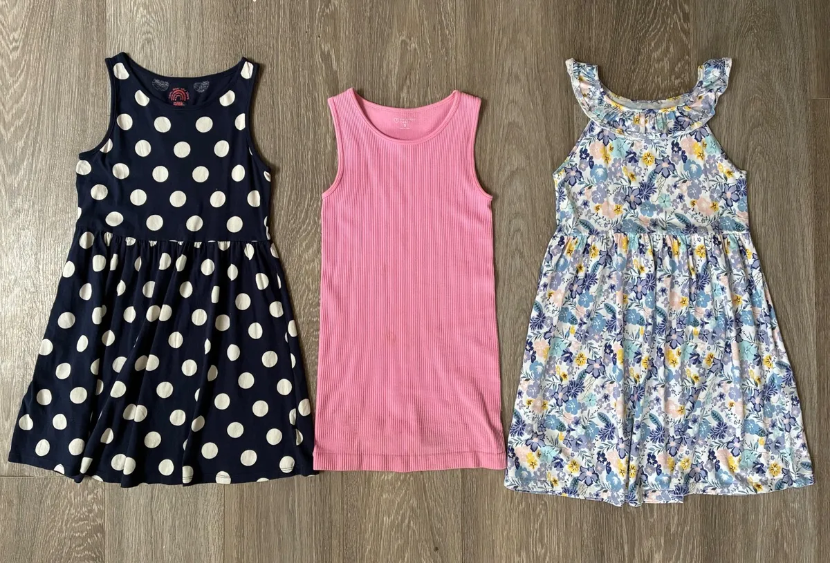 Size: Age 8 to 9  Girls Dresses / Girls Clothes: - Image 1