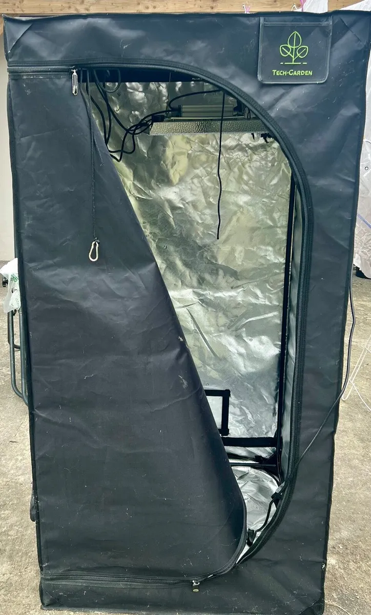 MARS HYDRO TS1000 150W LED Grow Light + Tent - Image 1