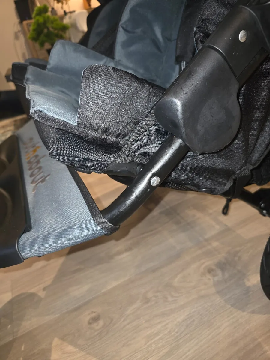 Out N About Double stroller - Image 3