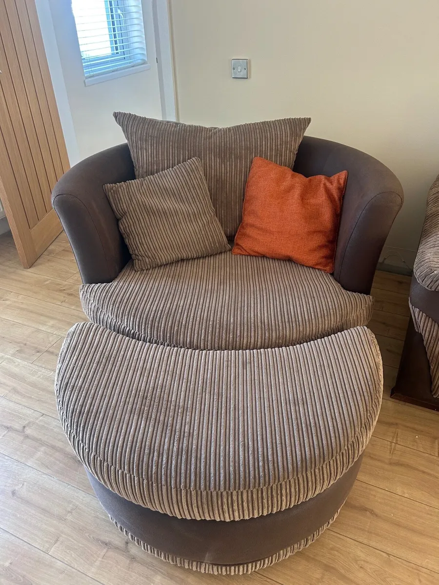Large corner sofa and cuddle chair with footstool - Image 3