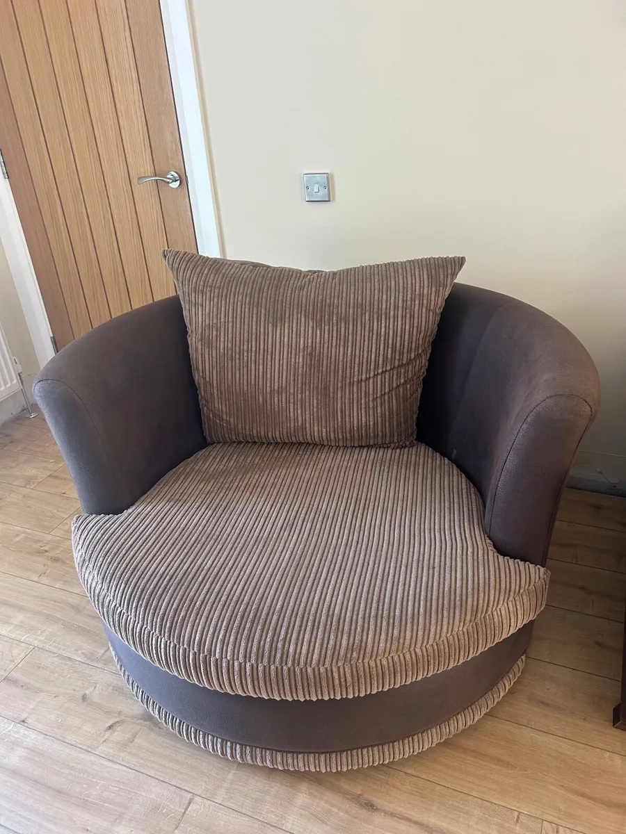 Large corner sofa and cuddle chair with footstool - Image 4