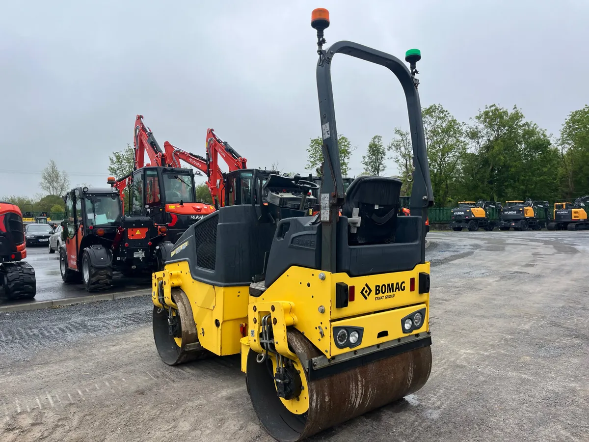 2021 Bomag BW120AD-5 Tandem Roller - Image 3