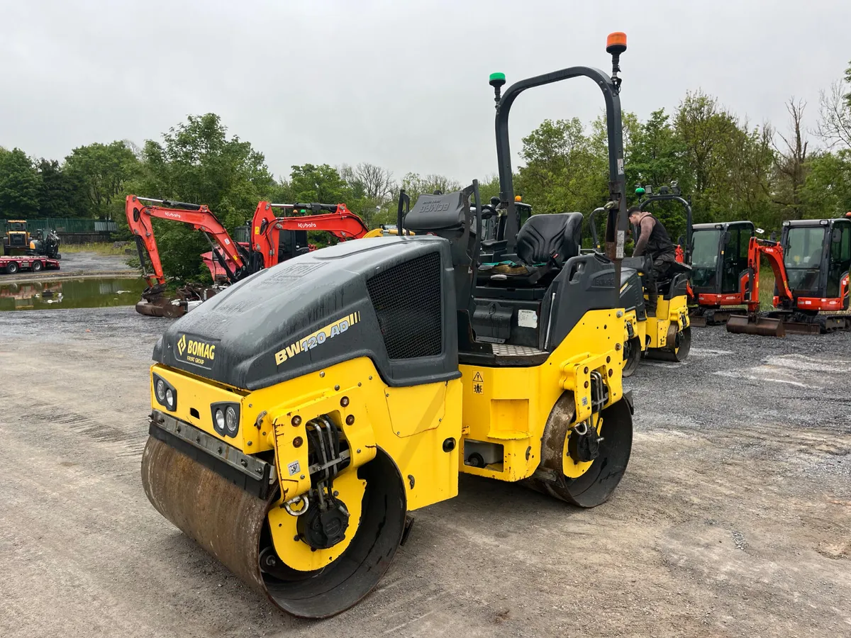 2021 Bomag BW120AD-5 Tandem Roller - Image 2