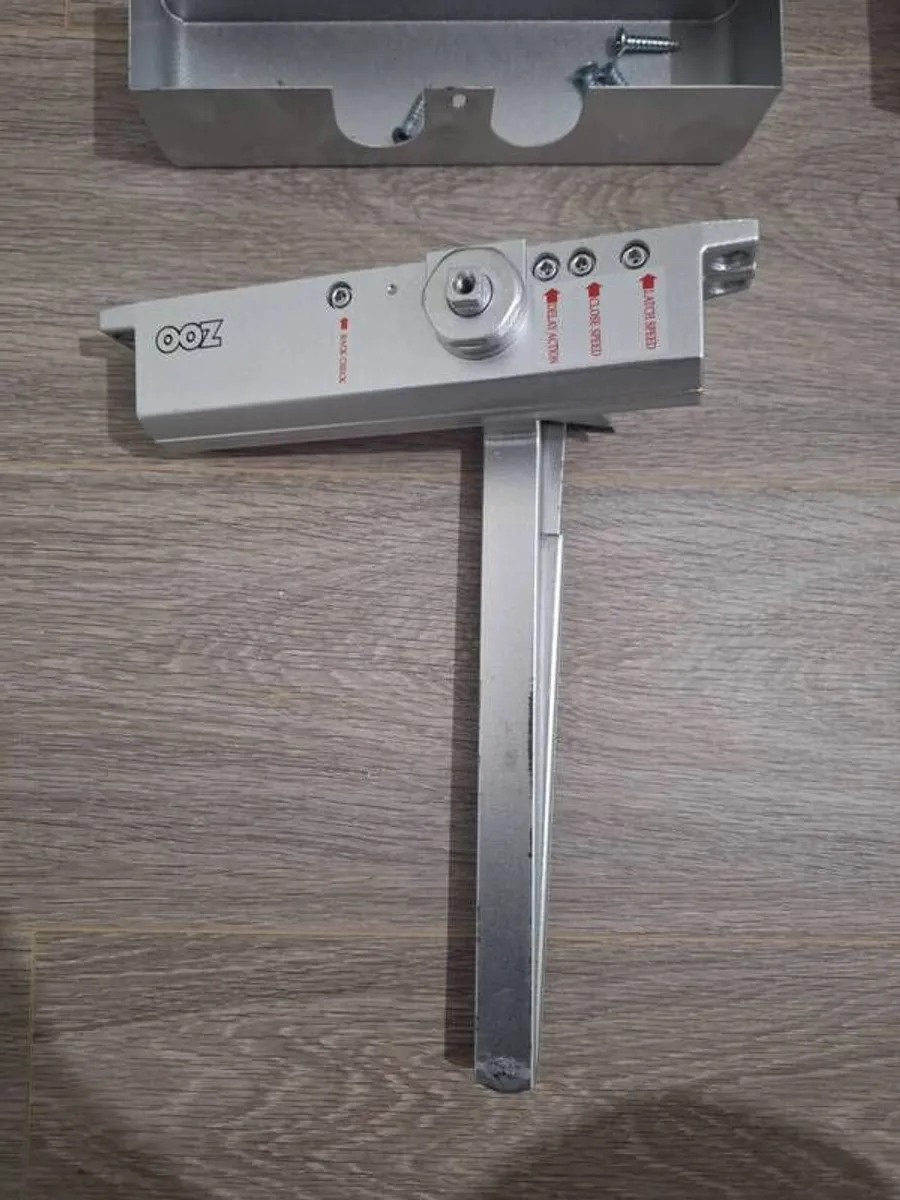 8 x overhead door closer - Image 3
