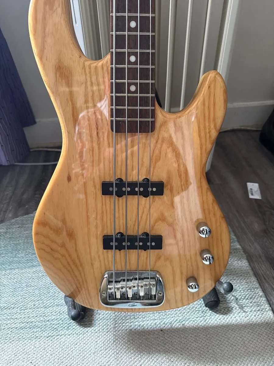 G&L bass guitar - Image 3
