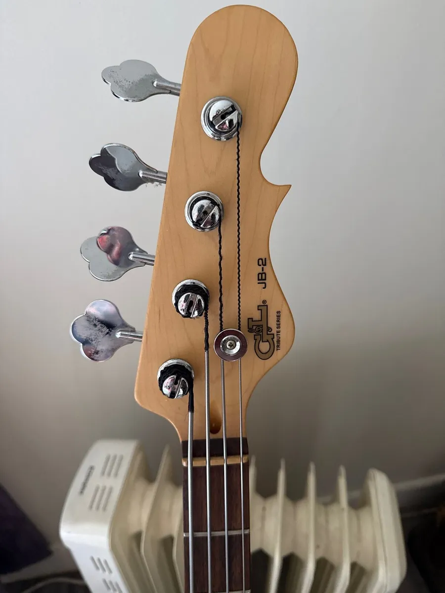 G&L bass guitar - Image 2