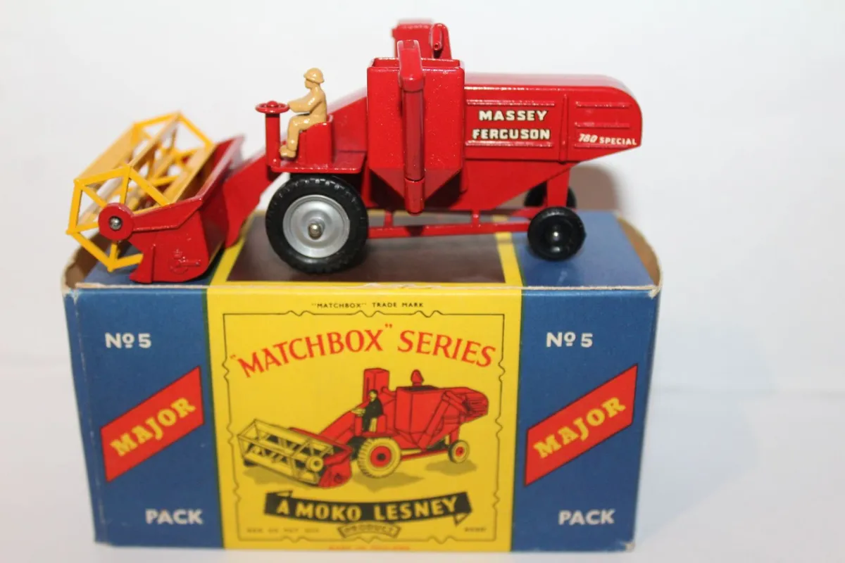 Matchbox - Massey Ferguson 780 Combine Harvester - Image 1