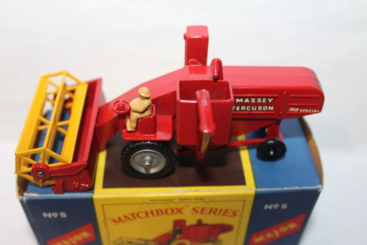 Matchbox - Massey Ferguson 780 Combine Harvester - Image 4
