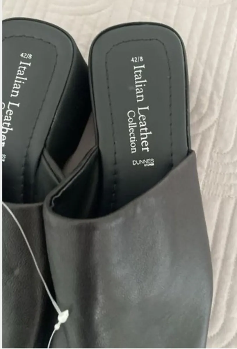 BNWT Dunnes Black Sandals Size 8 - Image 2