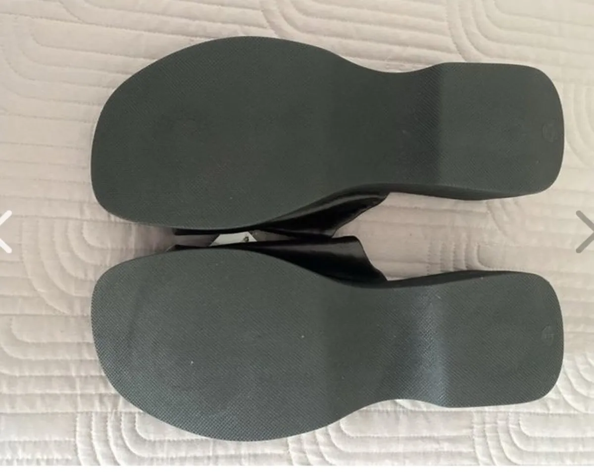 BNWT Dunnes Black Sandals Size 8 - Image 4