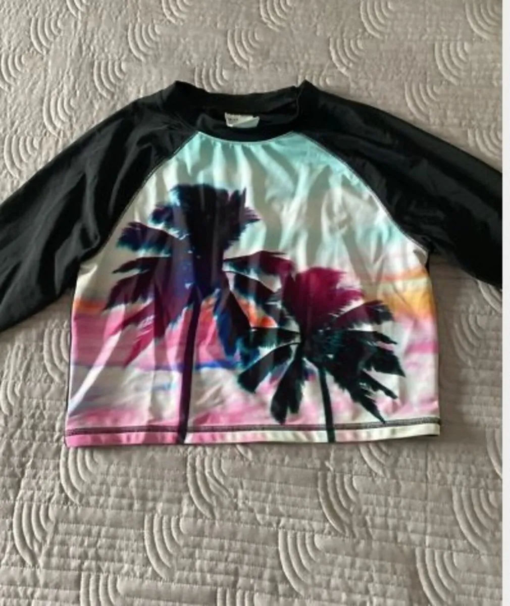 H&M Sun Protector Wet Top - Image 1
