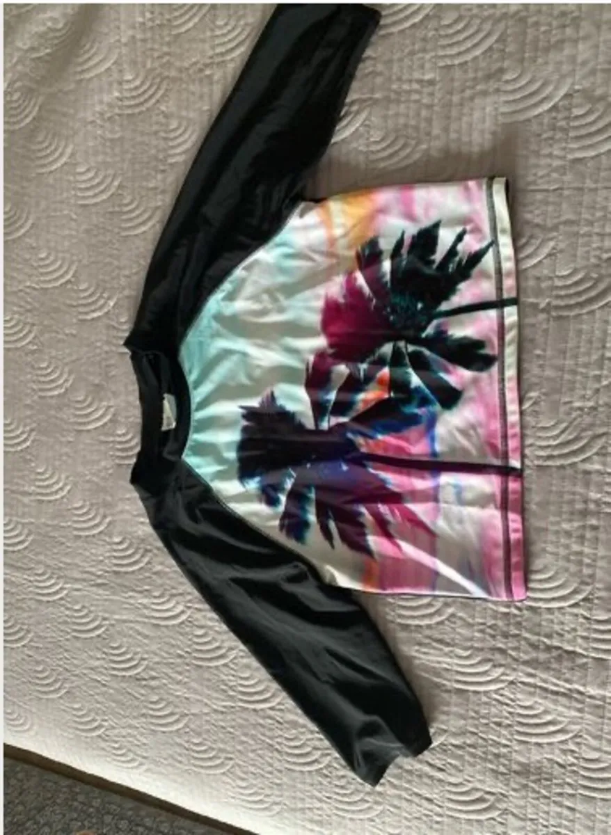 H&M Sun Protector Wet Top - Image 2