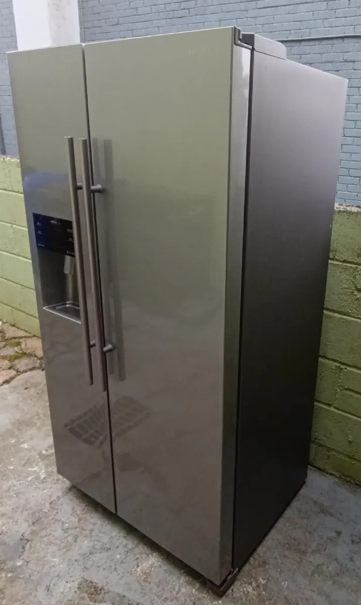 Samsung American-Style Fridge Freezer - Image 4