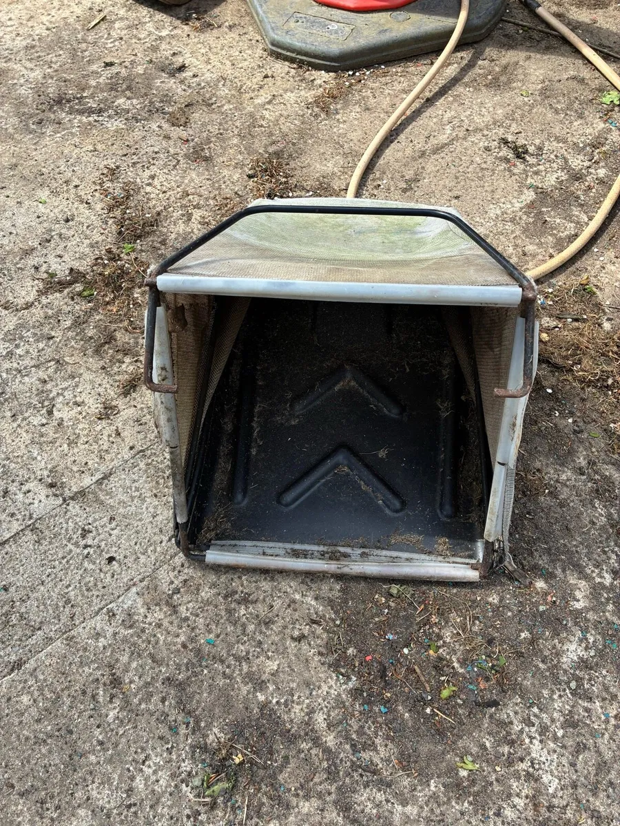 Honda lawnmower box - Image 1