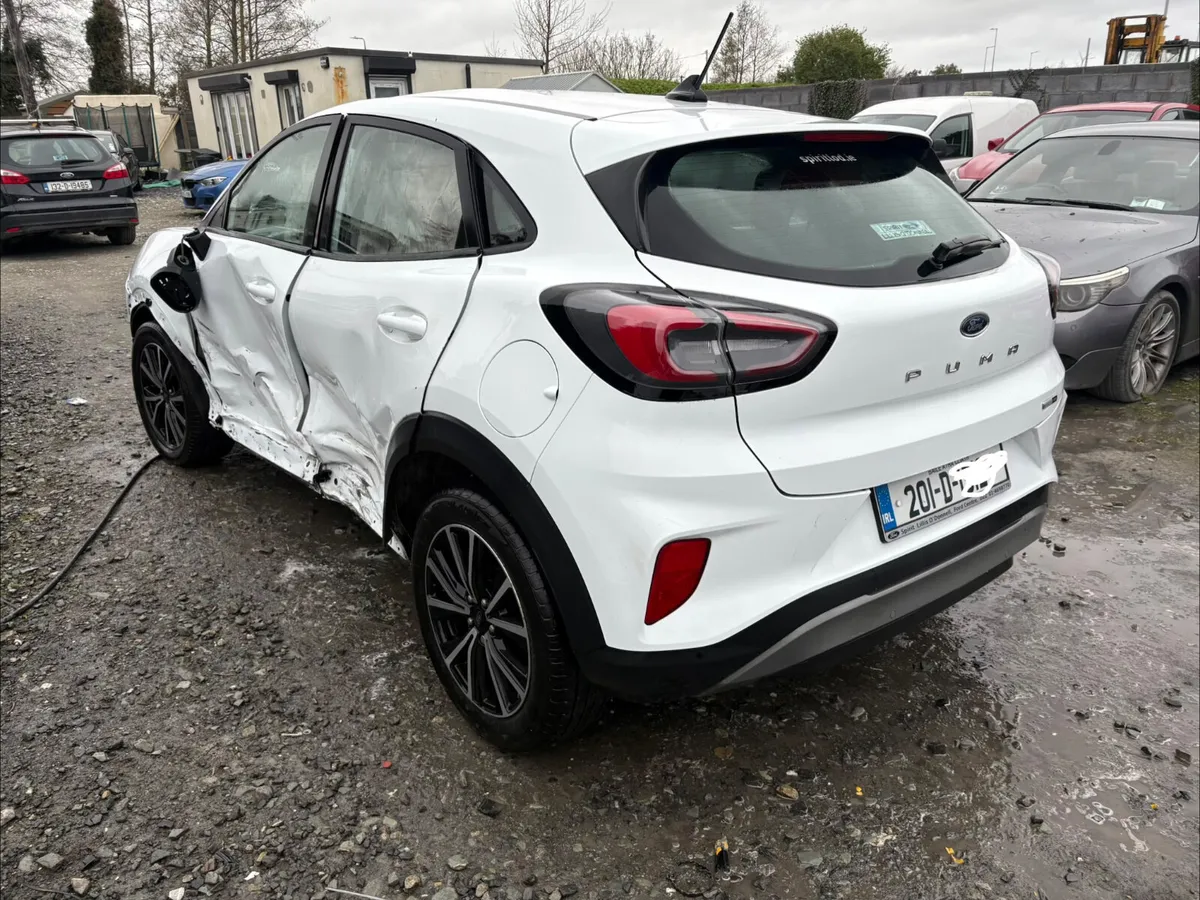 2020 Ford Puma Titianium Model driving - Image 3