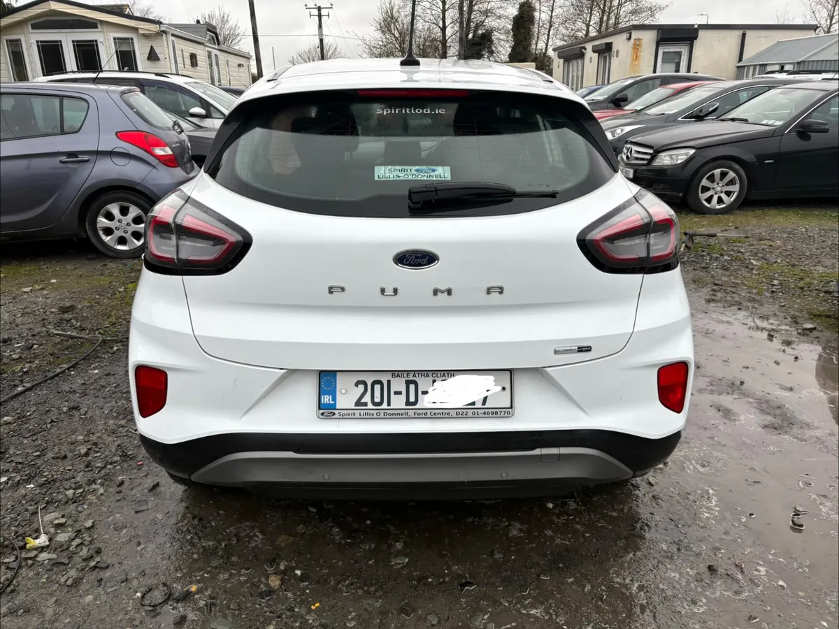 2020 Ford Puma Titianium Model driving - Image 2