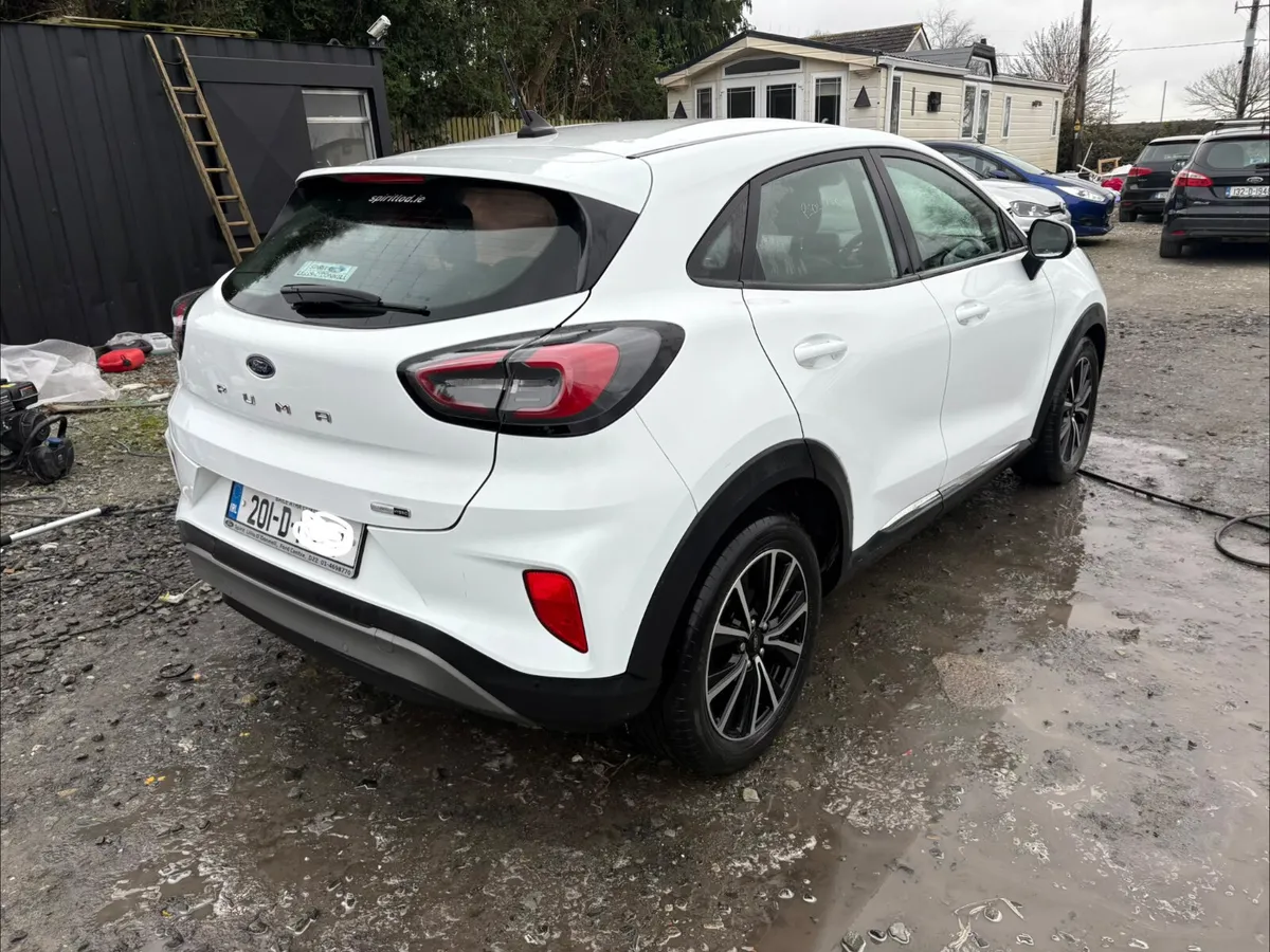 2020 Ford Puma Titianium Model driving - Image 1