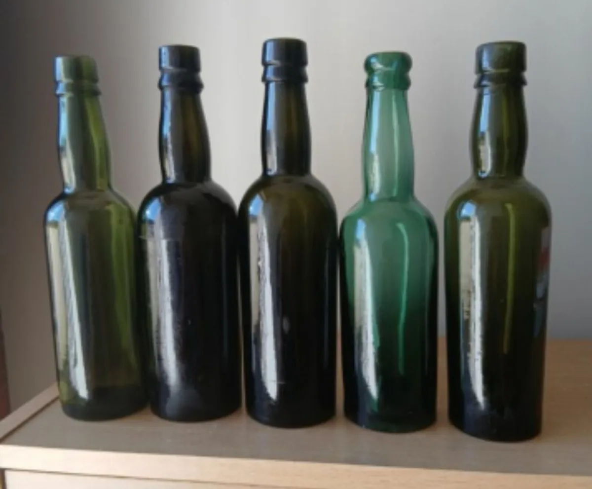 5 RARE VINTAGE GUINNESS BOTTLES - Image 2