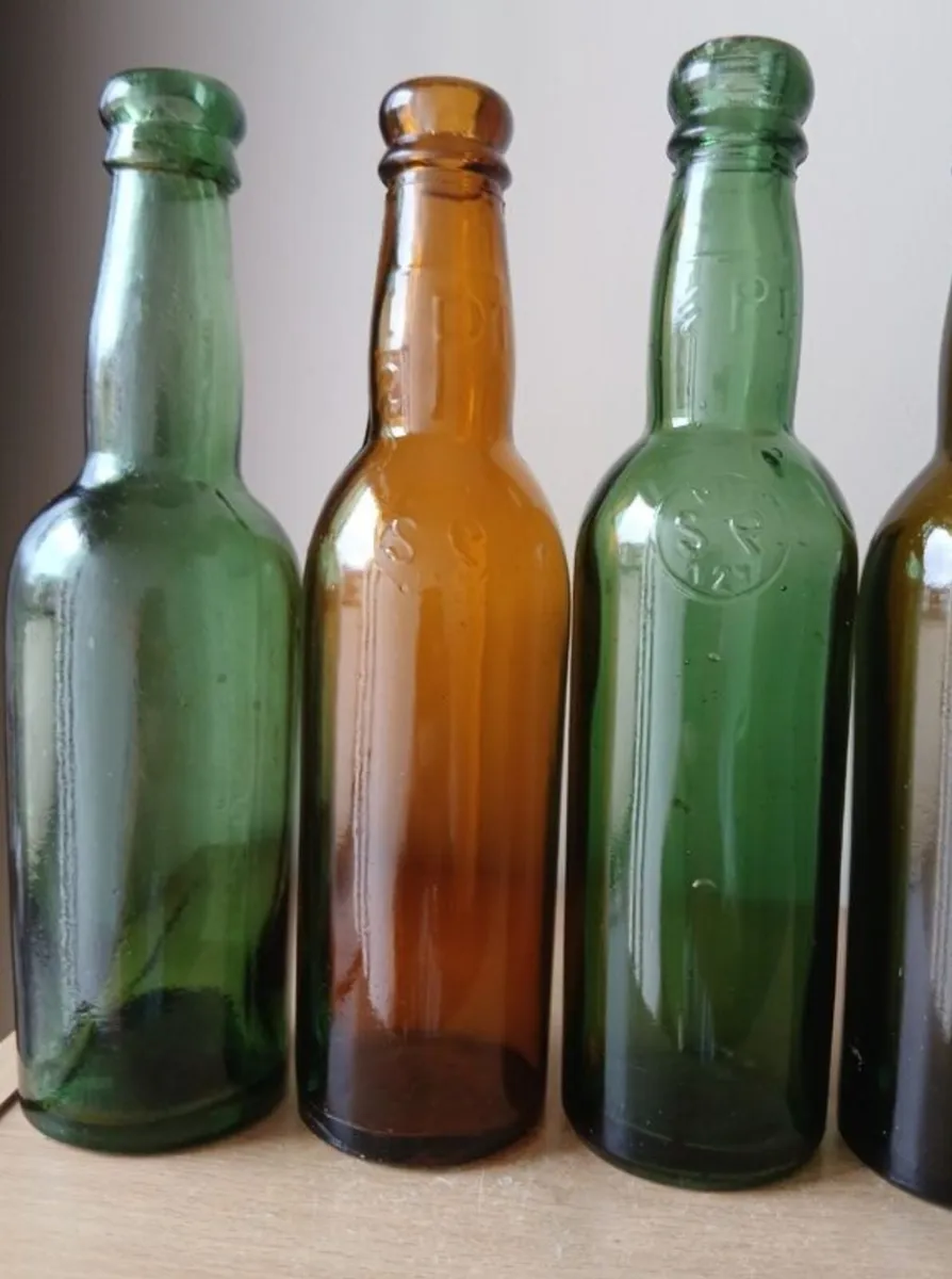 5 VINTAGE GUINNESS BOTTLES - Image 3