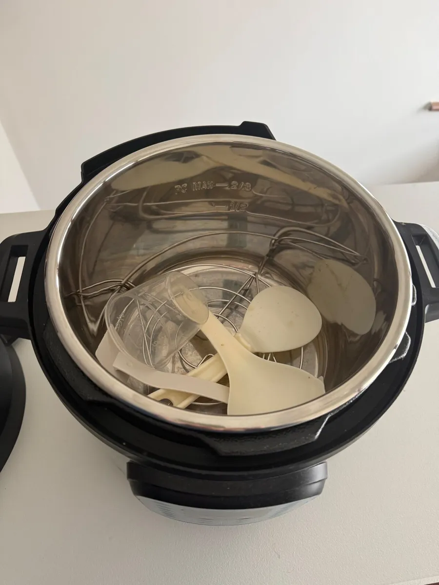 Instant Pot 5.5L Multi-Cooker - Silver/Black - Image 4