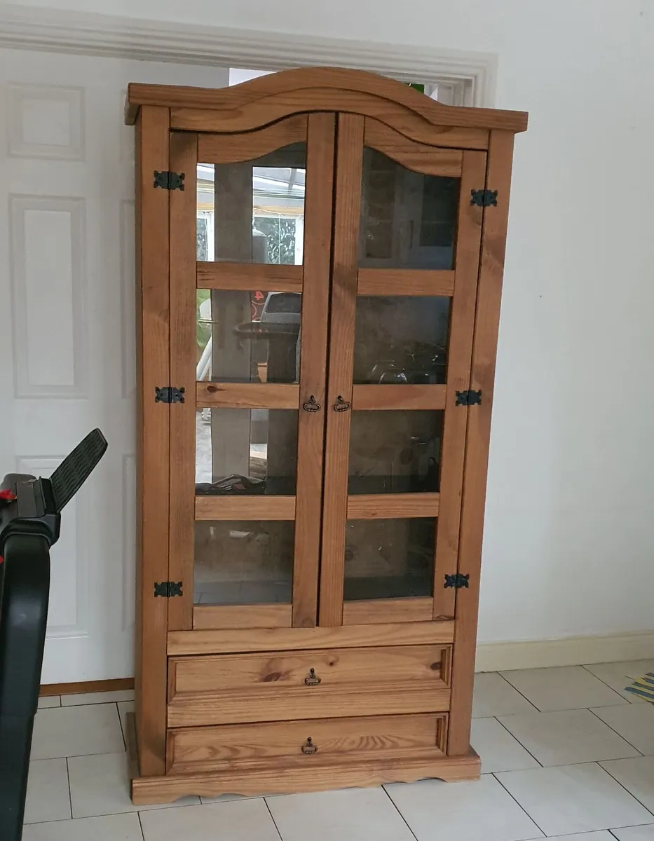Oak cabinet - Image 1