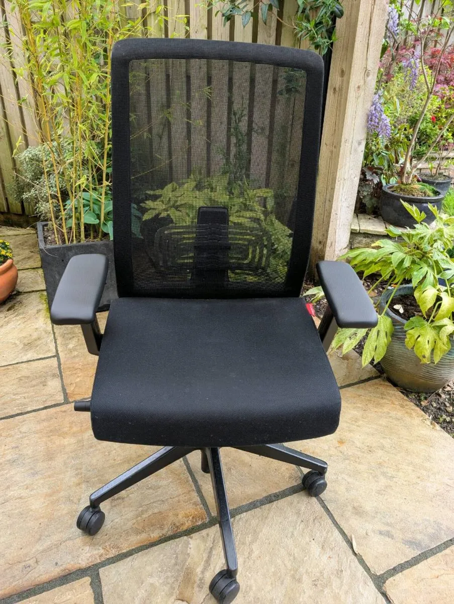 Ergonomic office chair - Image 2