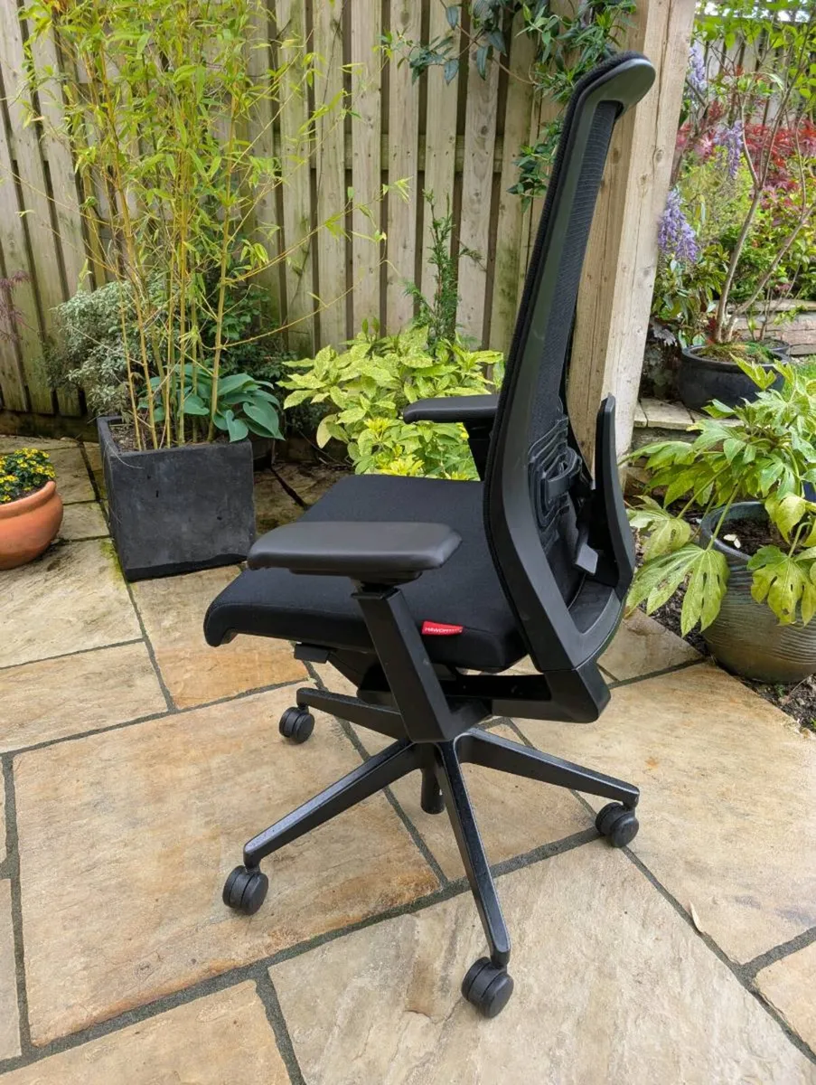 Ergonomic office chair - Image 3