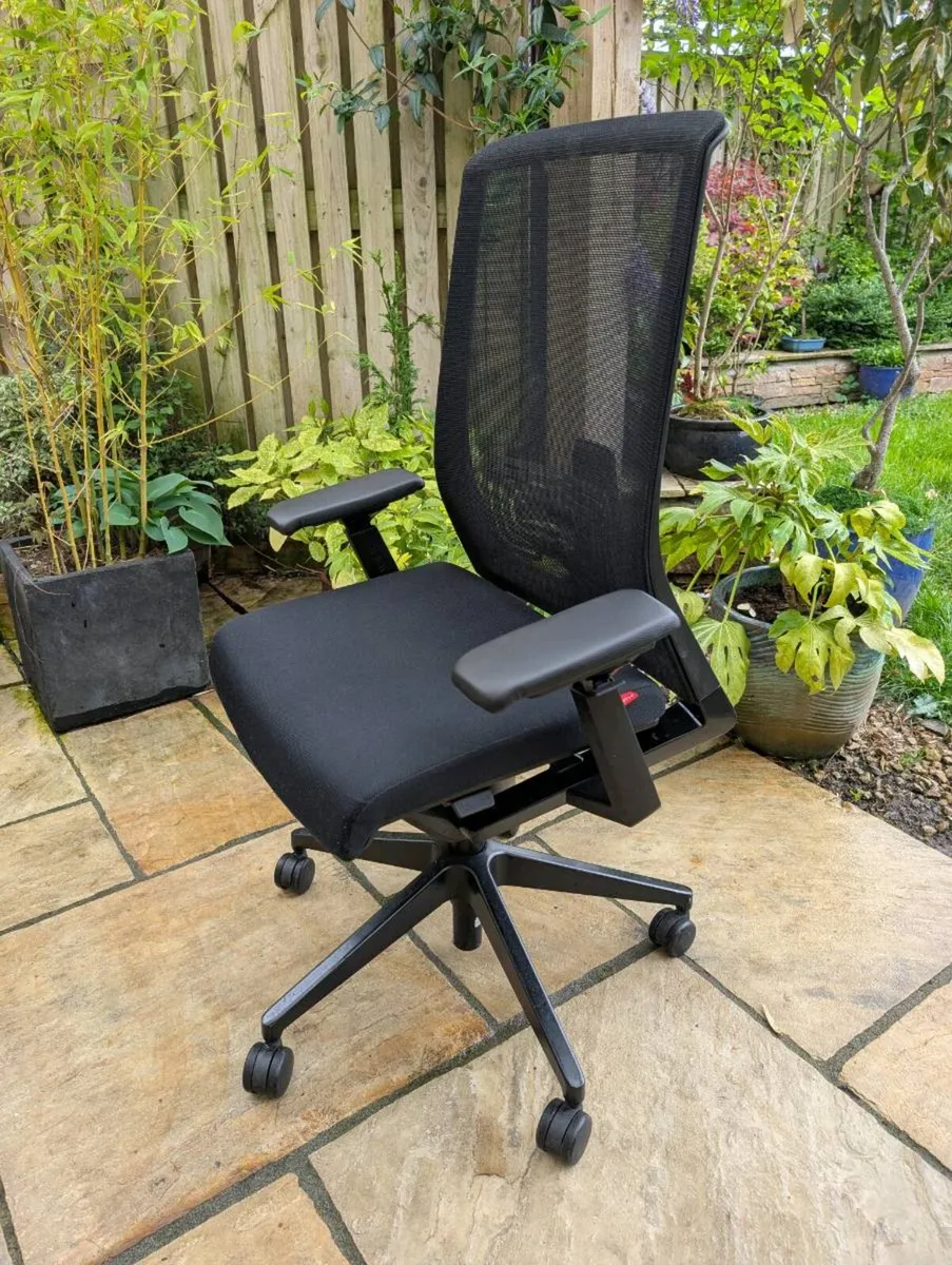 Ergonomic office chair - Image 4