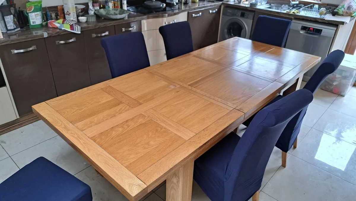 6-8 seater dining table and 6 chairs - Image 4
