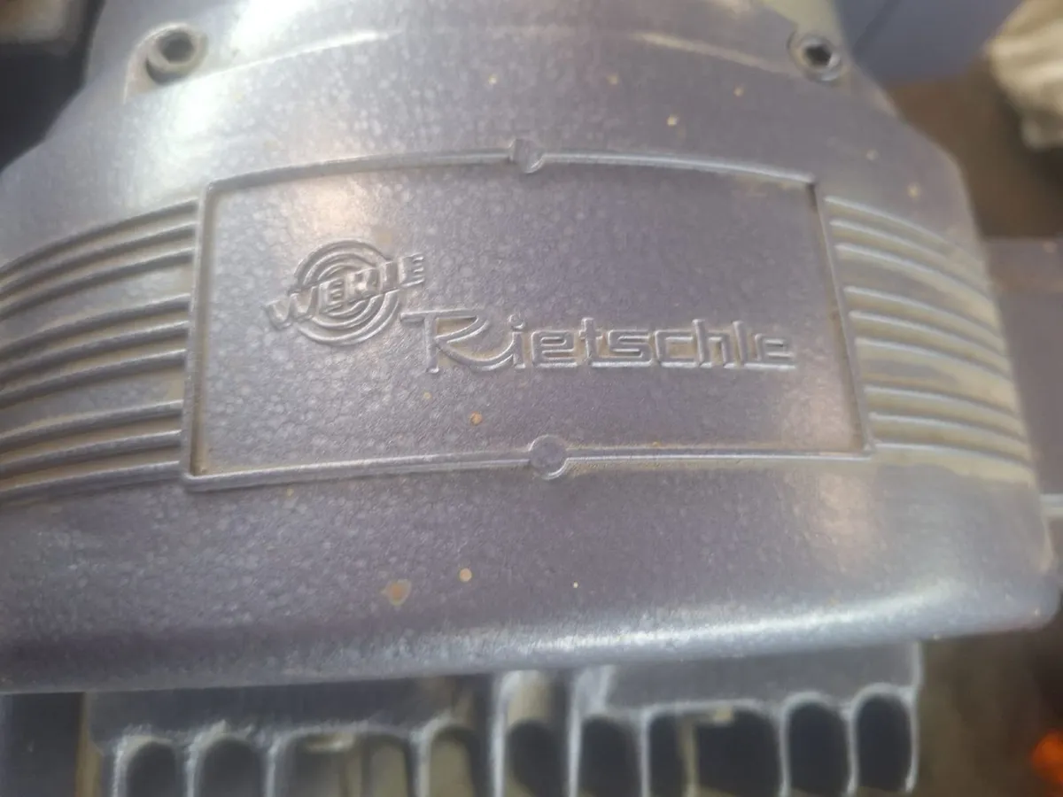 Air and vacuum pump - Image 3