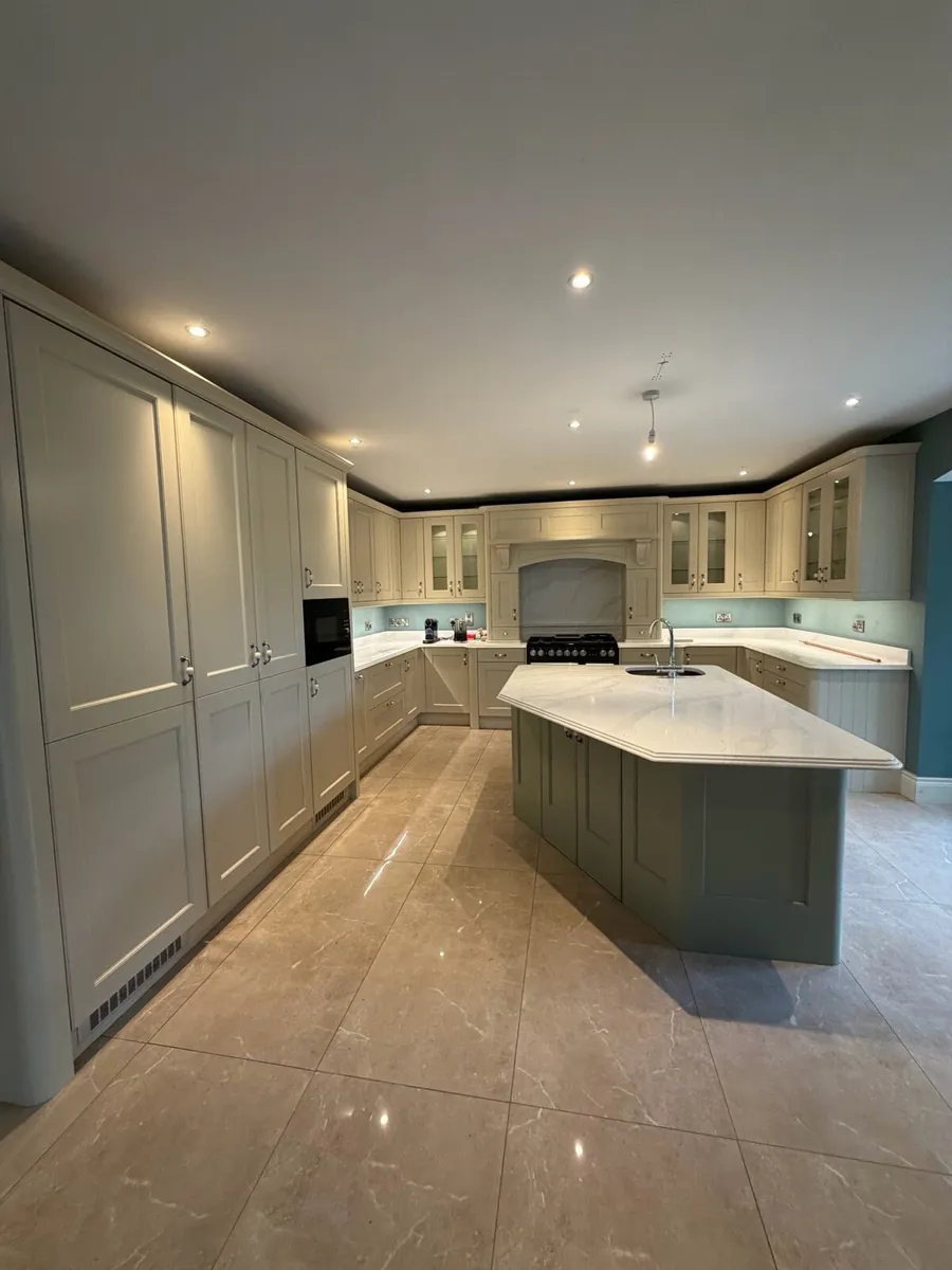Entire Kitchen - Image 2