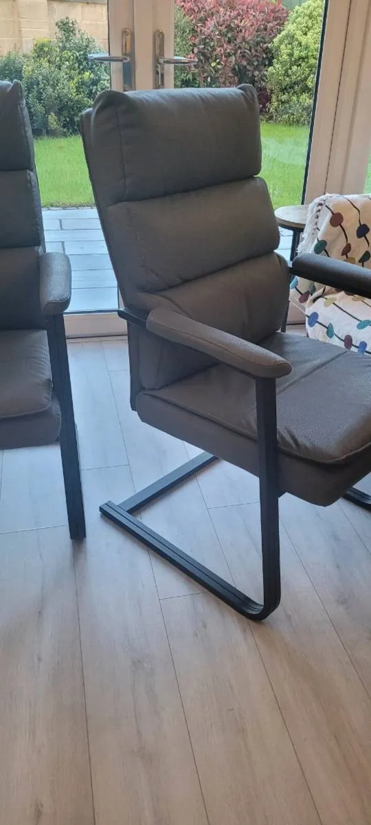 Set of chairs - Image 2