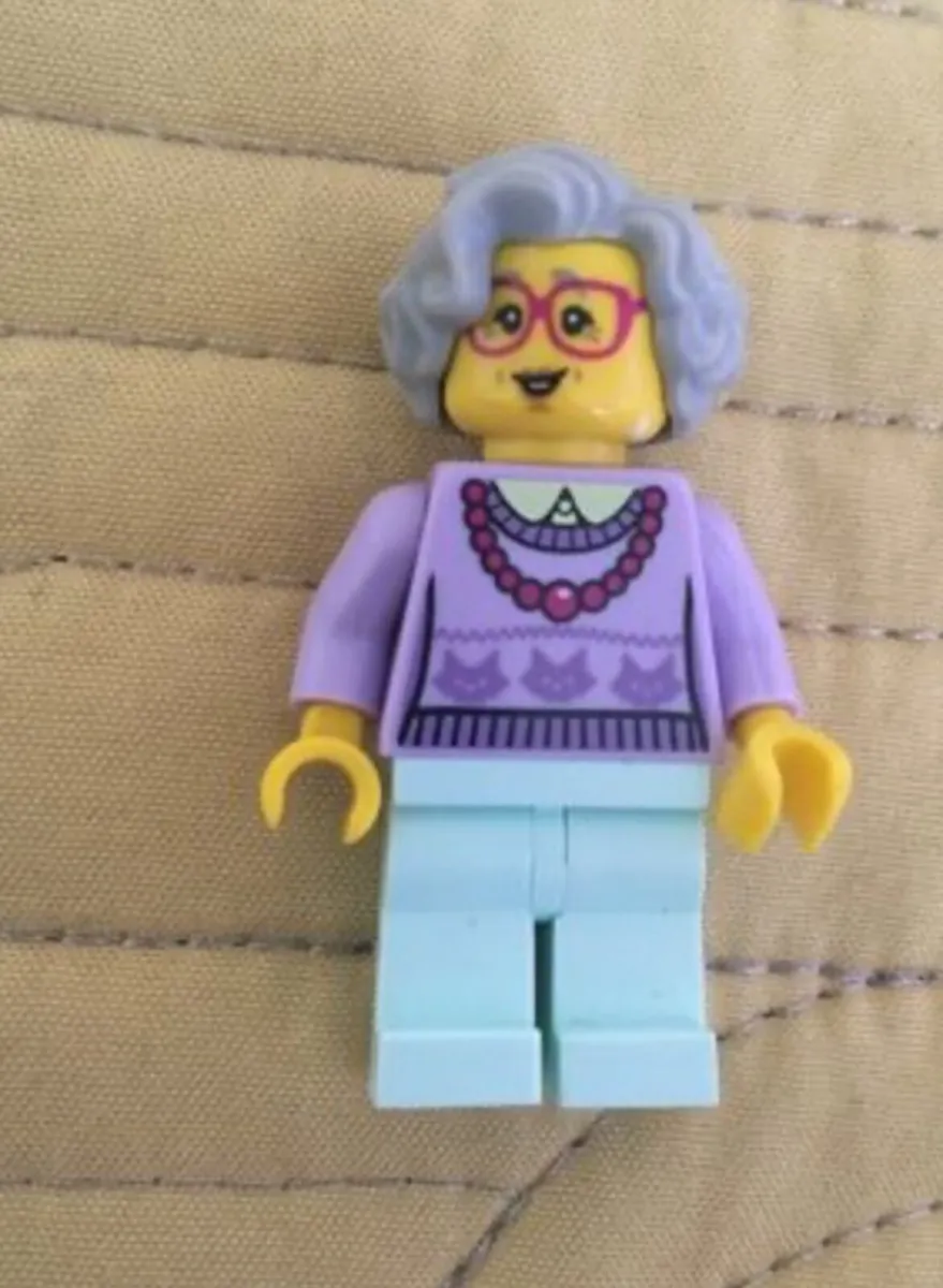 Lego Minifigure - Grandma - Image 1