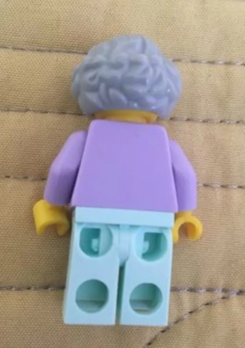Lego Minifigure - Grandma - Image 2