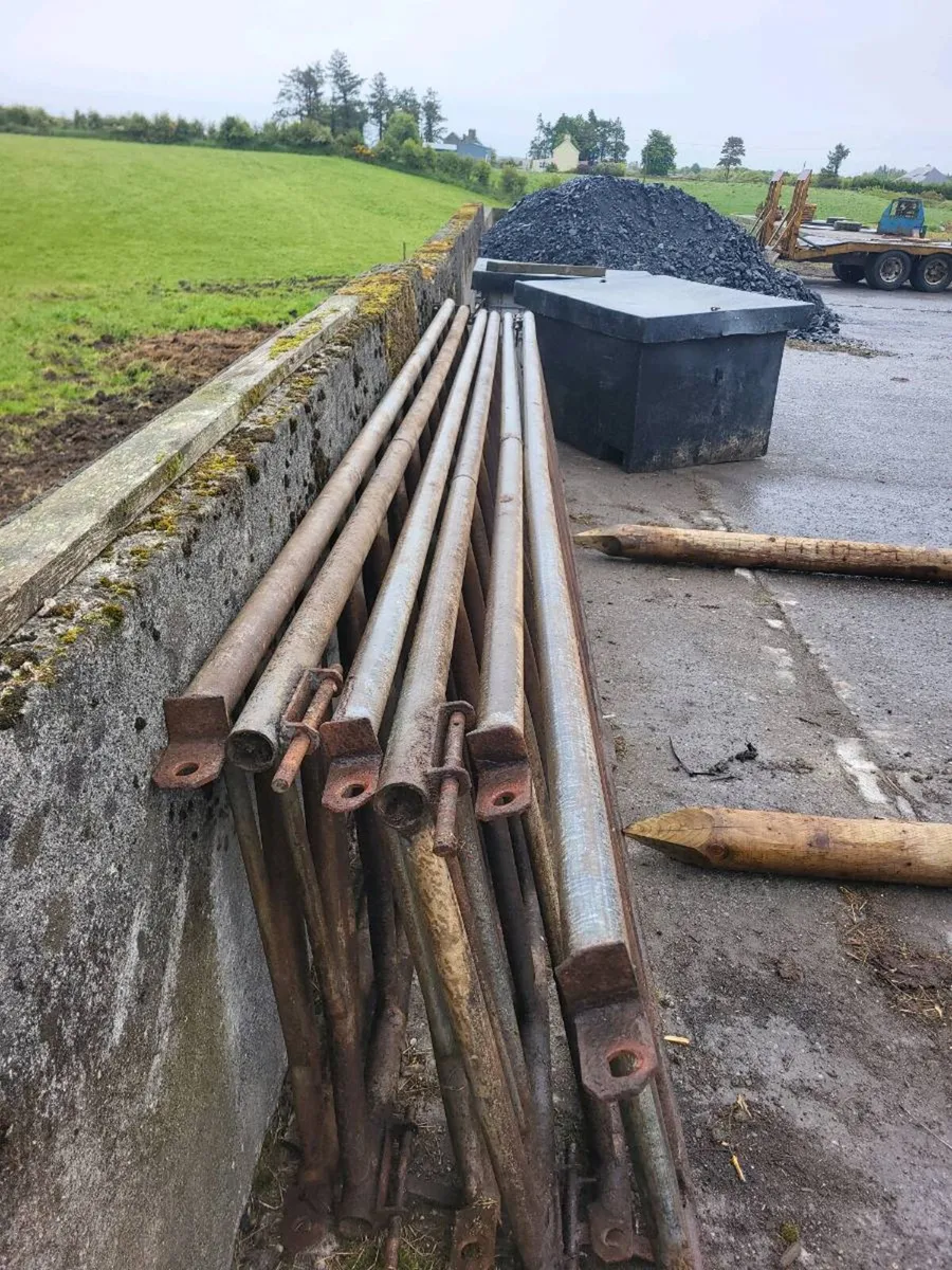 Feeding barriers - Image 2