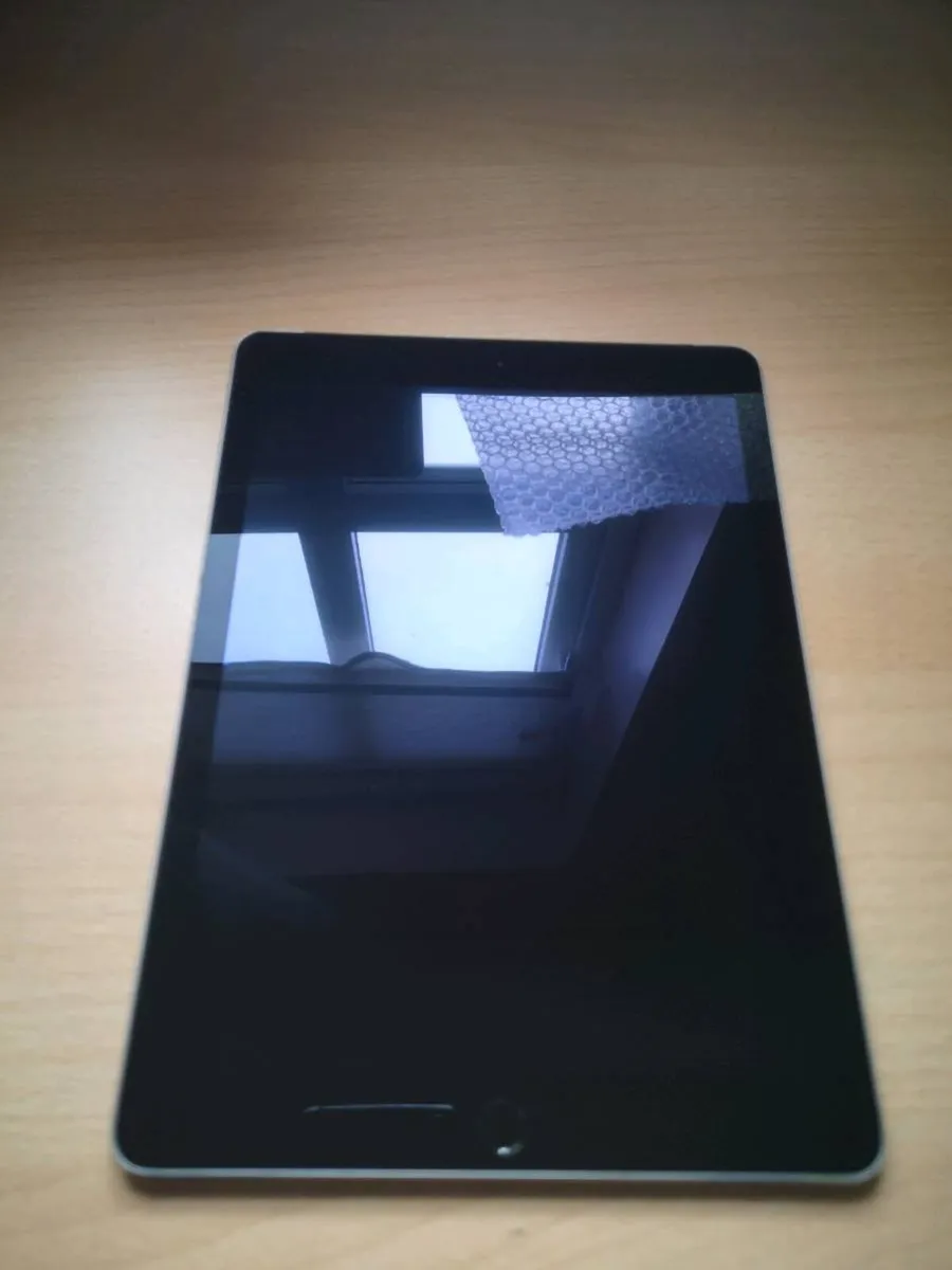 Apple Ipad Air 2gen 32gb cellular - Image 1