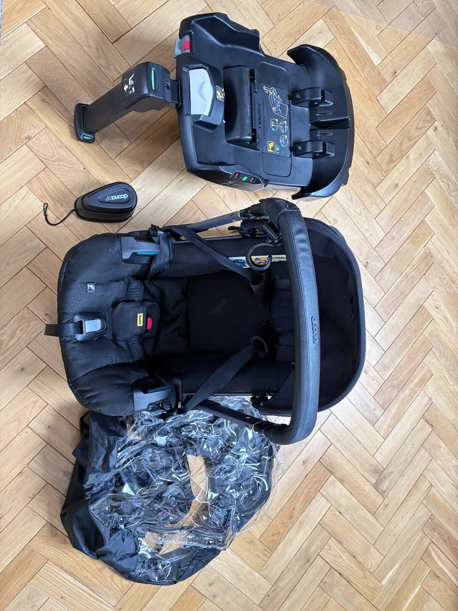 Doona Car Seat, Isofix base & Accessories - Image 2