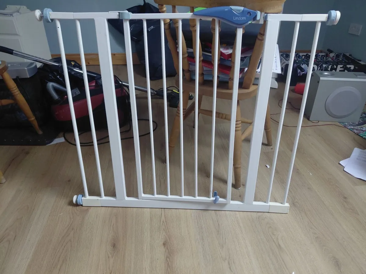 2x baby safety gates with extension - Image 2