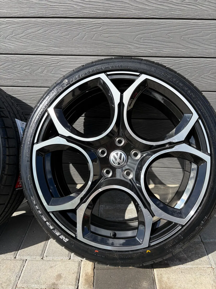 19” VOLKSWAGEN GOLF GTI MK8.5 ALLOY WHEELS & TYRES - Image 3