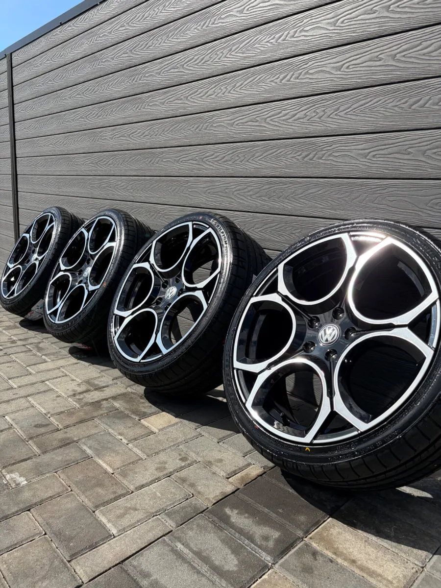 19” VOLKSWAGEN GOLF GTI MK8.5 ALLOY WHEELS & TYRES - Image 1