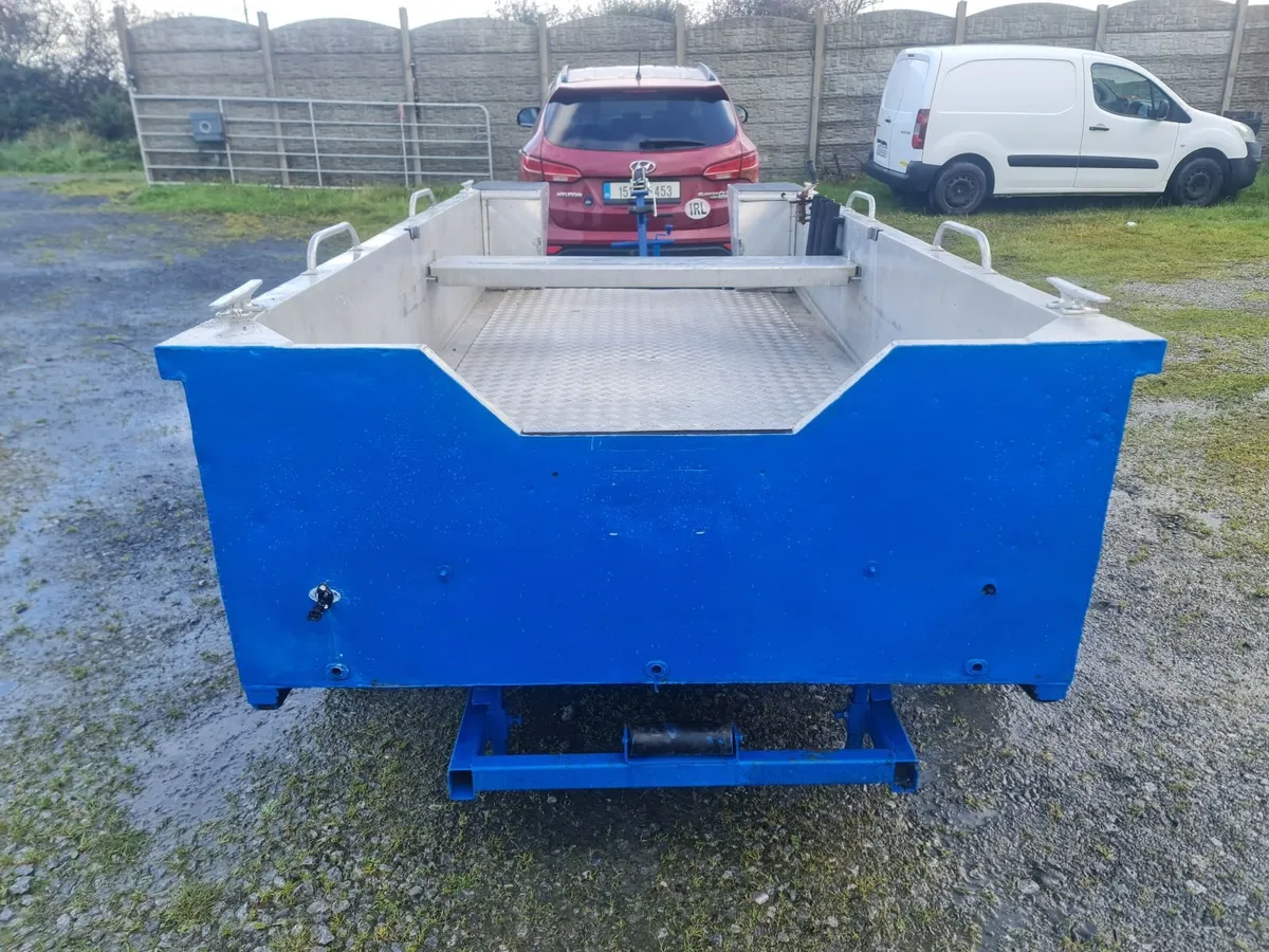 REDUCED ALUMINIUM BOAT WITH RAMP HAS TRAILER - Image 1
