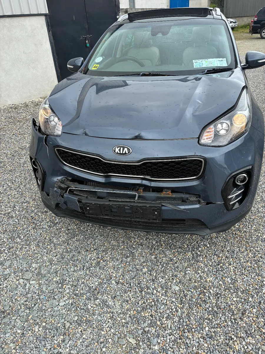 Kia Sportage top spec 4x4 low kms - Image 4