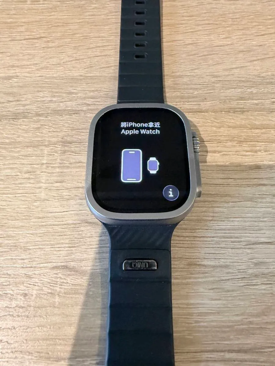 Apple Watch Ultra 2 Titanium 49mm - Image 1