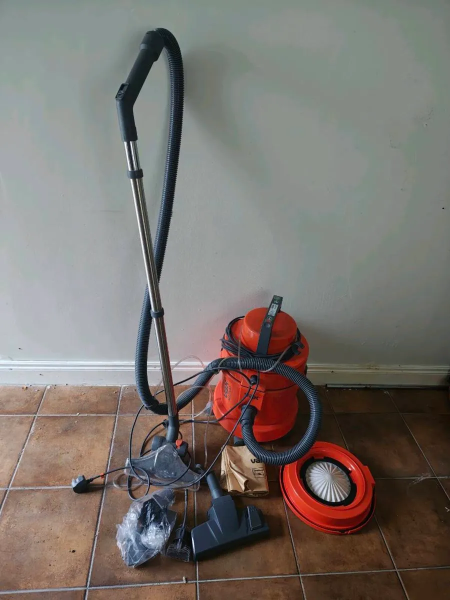 Vax Wet & Dry Vacuum Cleaner with Attachments - Image 3