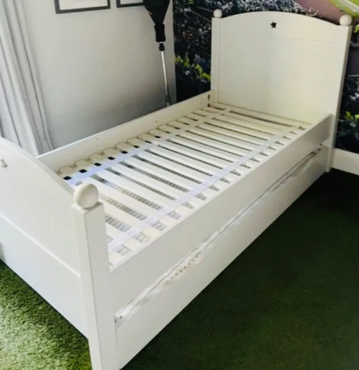 Single child’s bed with trundle bed