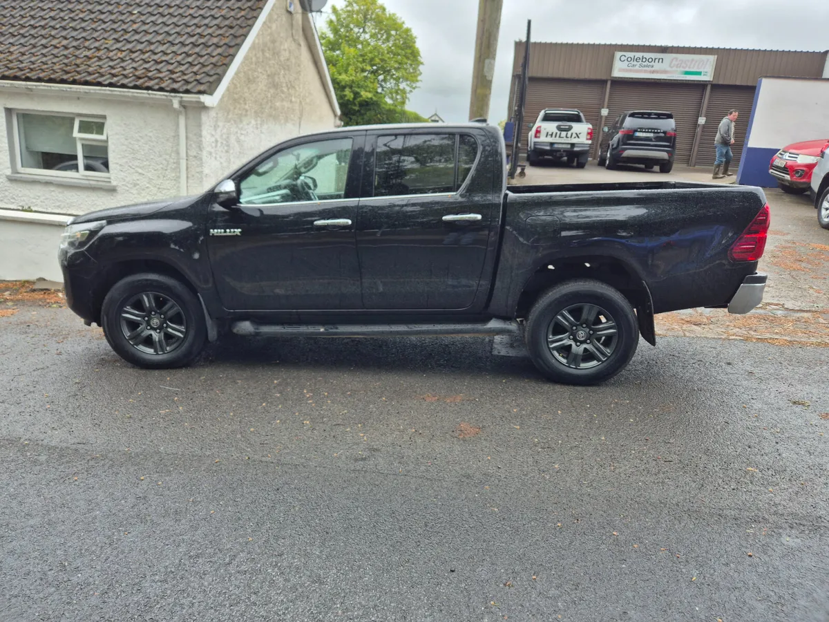 Toyota Hilux 2024 - Image 2