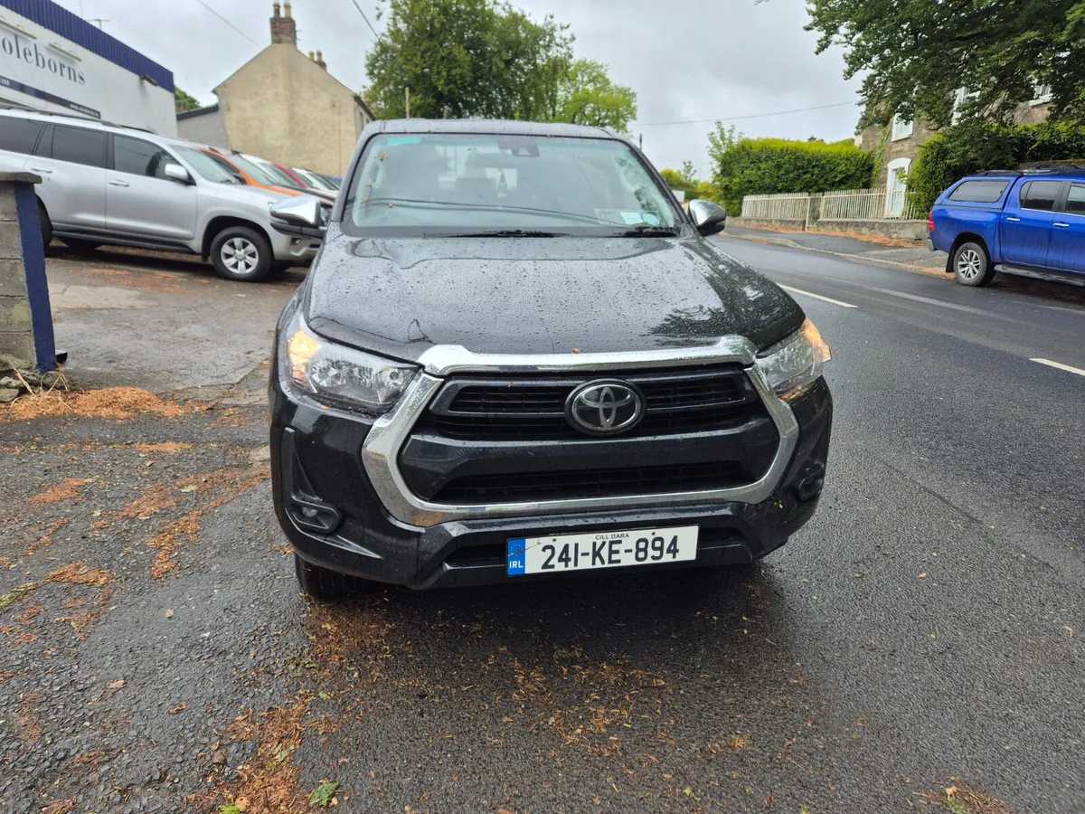 Toyota Hilux 2024 - Image 1