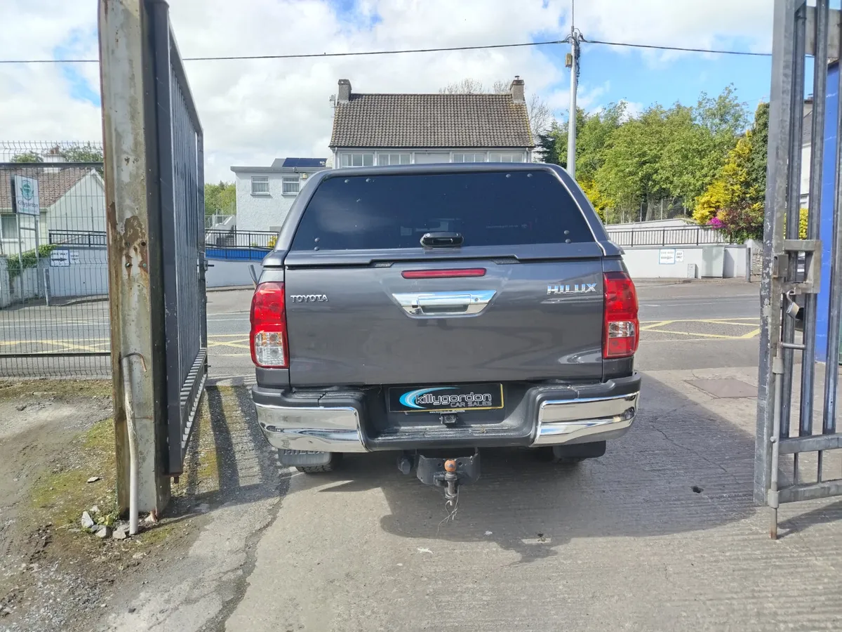 Toyota Hilux 2023 - Image 3