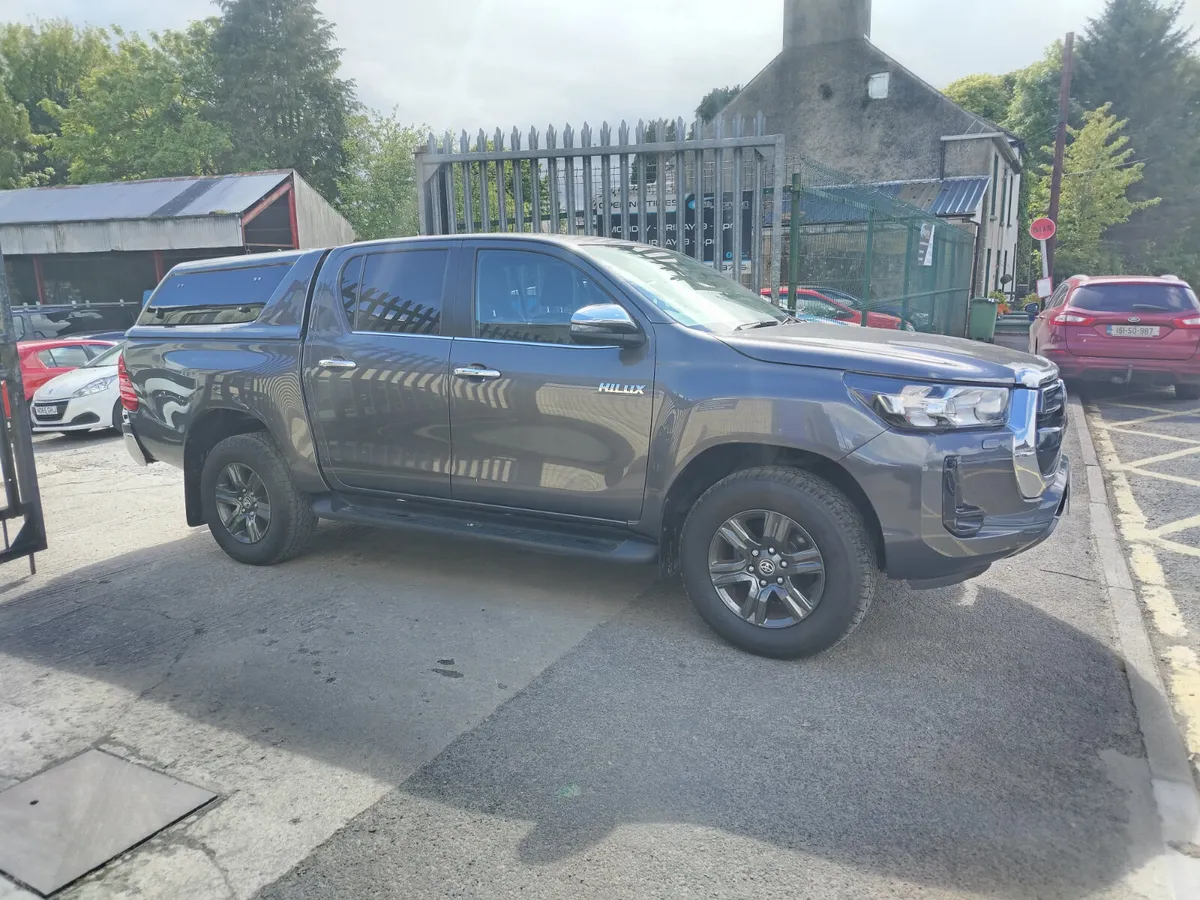 232 Toyota Hilux 2.4 D-4D Icon Auto Double Cab - Image 1
