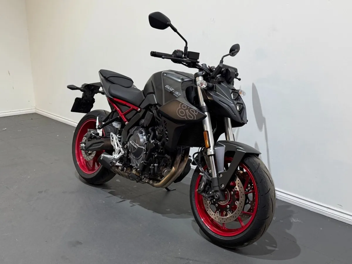 Suzuki GSX 8S - Only 71km - New bike - Image 1